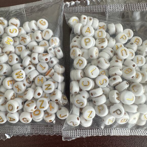 800 Beads! Assorted Colors Acrylic Letter Alphabet, Clear, White, Round, 6-7mm - Picture 4 of 5